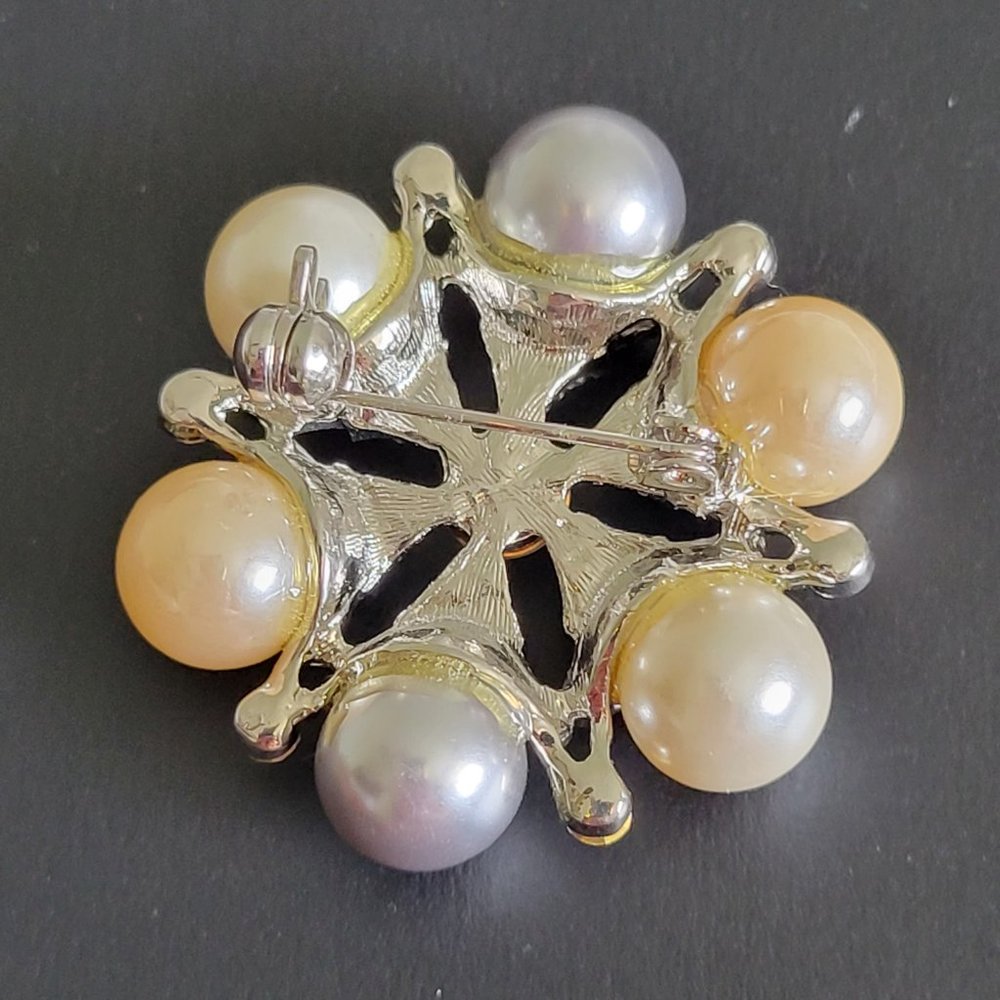 Beautiful Starburst Pearl & Rhinestone Brooch Pin - Picture 2 of 5